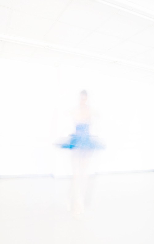 Der blaue Tanz by Hannah Gritsch Photo & Design