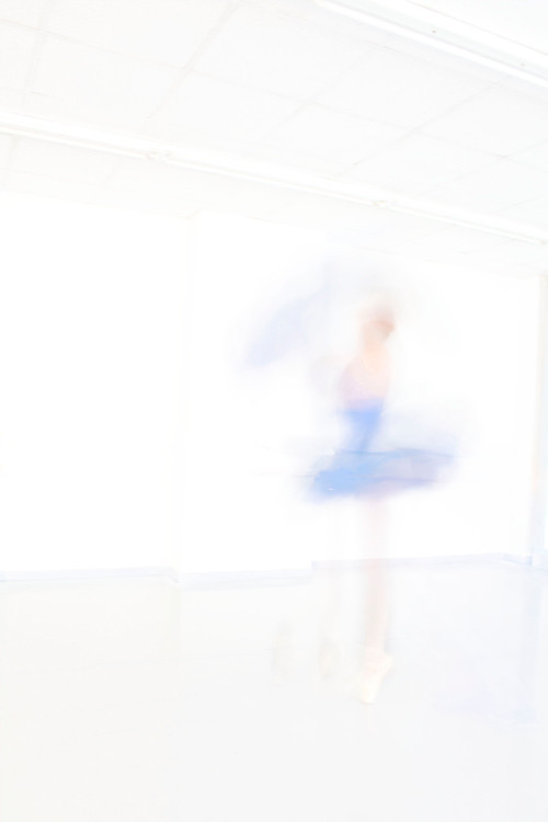 Der blaue Tanz by Hannah Gritsch Photo & Design