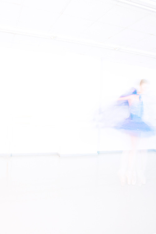 Der blaue Tanz by Hannah Gritsch Photo & Design